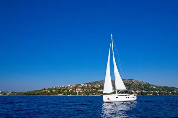 Bavaria 46 Cruiser - Boatscribe.com