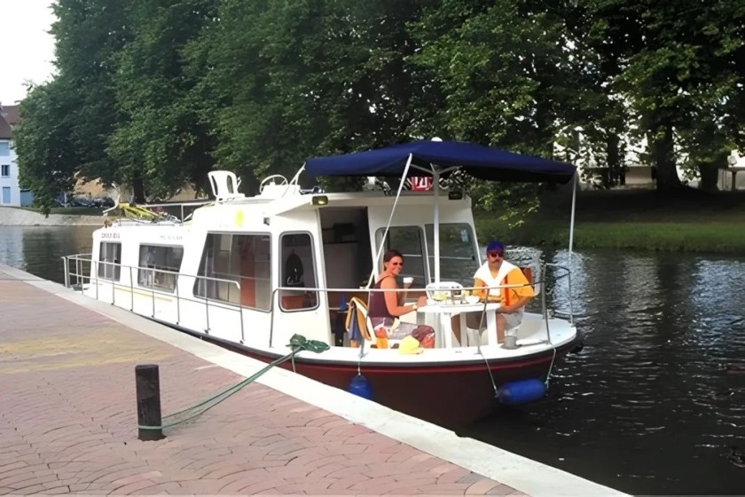 Espade 1050 Fly - Boatscribe.com