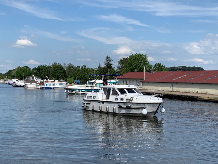 Tarpon 37 - Boatscribe.com