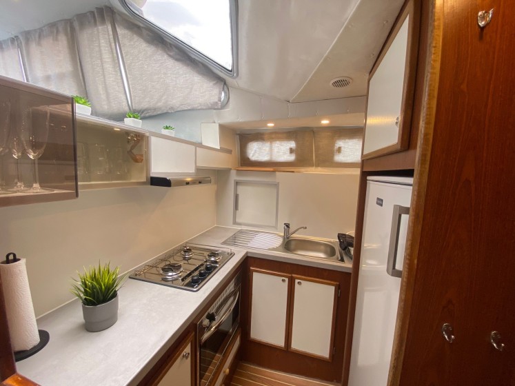 Tarpon 37 - Boatscribe.com