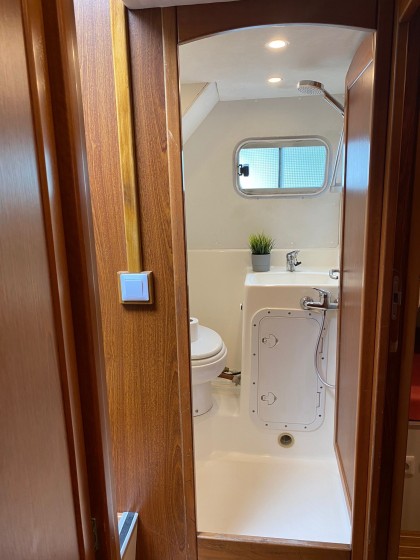 Tarpon 37 - Boatscribe.com