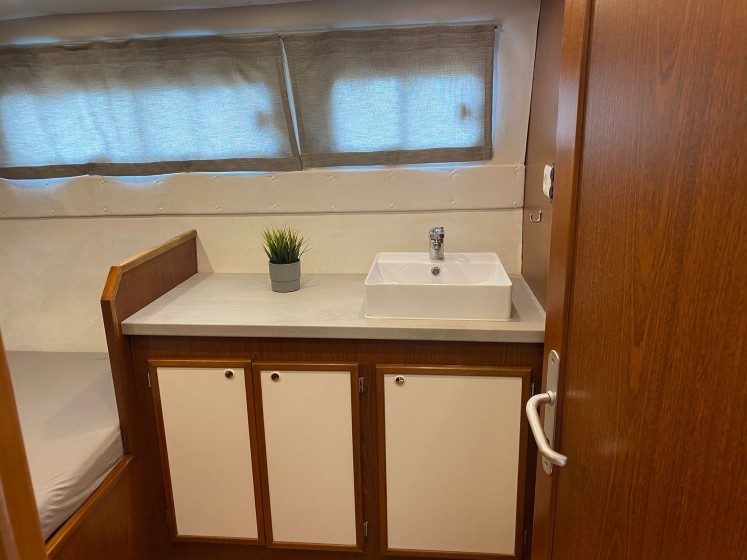 Tarpon 37 - Boatscribe.com