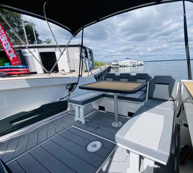 Karnic 800 - Boatscribe.com