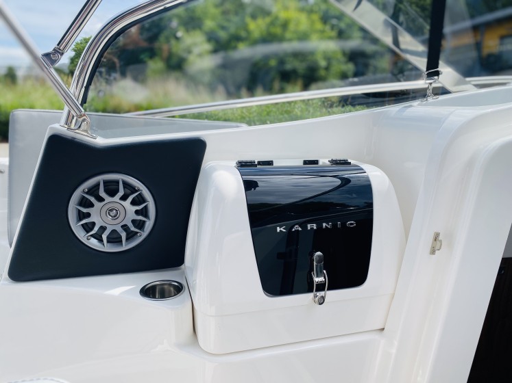 Karnic 800 - Boatscribe.com