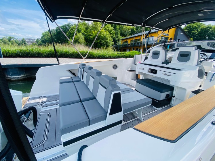 Karnic 800 - Boatscribe.com