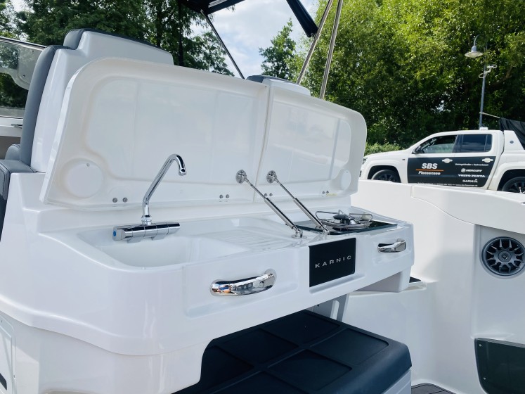 Karnic 800 - Boatscribe.com