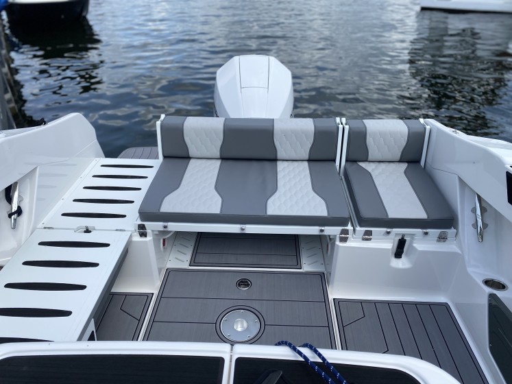 Karnic 702 - Boatscribe.com