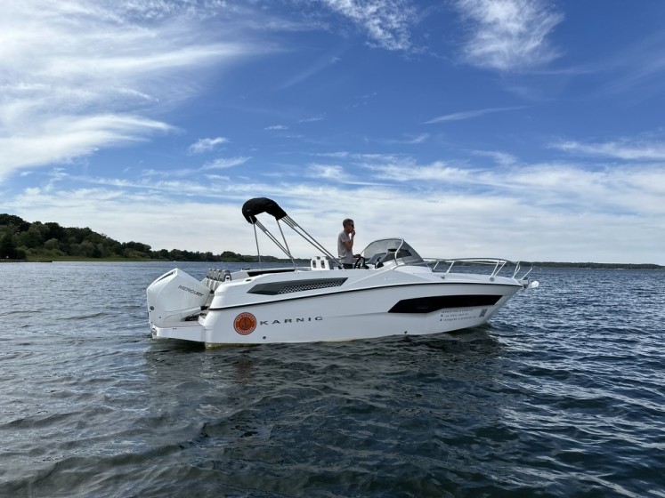 Karnic 702 - Boatscribe.com