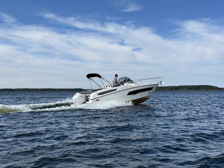 Karnic 702 - Boatscribe.com