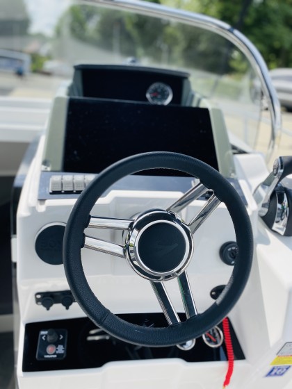 Karnic 702 - Boatscribe.com