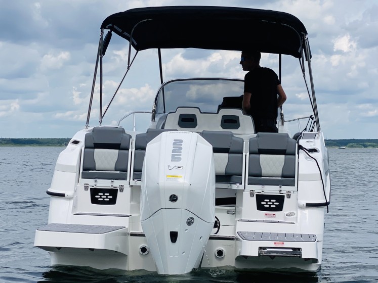 Karnic 702 - Boatscribe.com