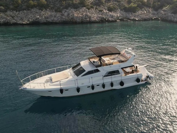 Ferretti 52 - Boatscribe.com
