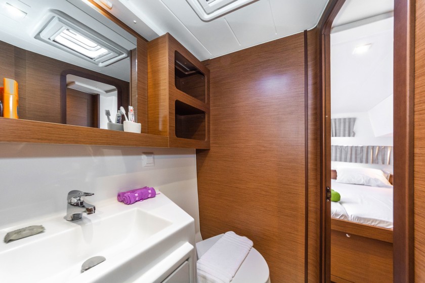 Lagoon 42 - Boatscribe.com