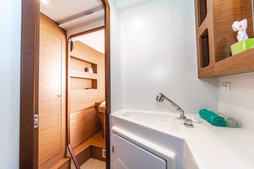 Lagoon 42 - Boatscribe.com