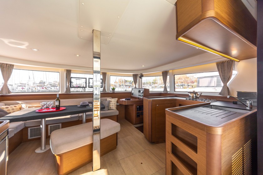 Lagoon 42 - Boatscribe.com