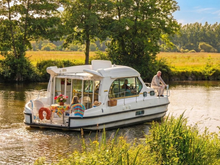 Sedan 1010 - Boatscribe.com