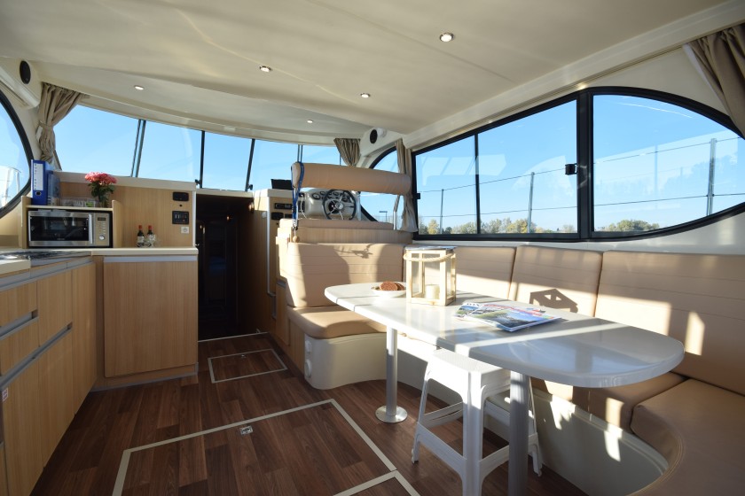 Estivale Octo Fly C - Boatscribe.com