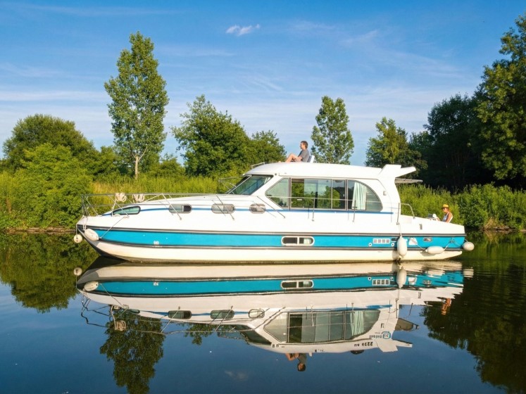 Sedan 1160 - Boatscribe.com