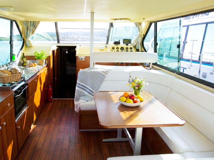 Sedan 1160 - Boatscribe.com