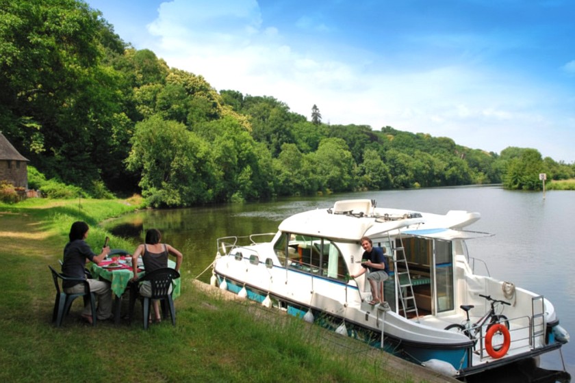 Sedan 1160 - Boatscribe.com