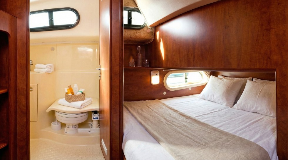Sedan 1310 - Boatscribe.com
