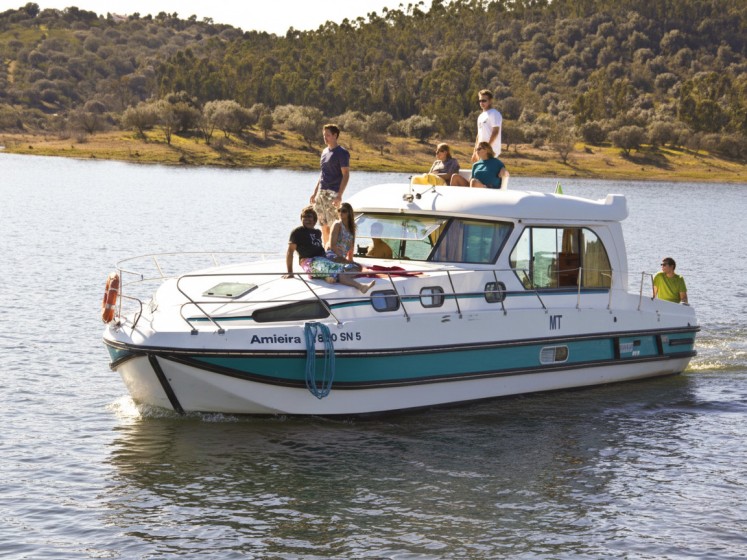 Sedan 1310 - Boatscribe.com