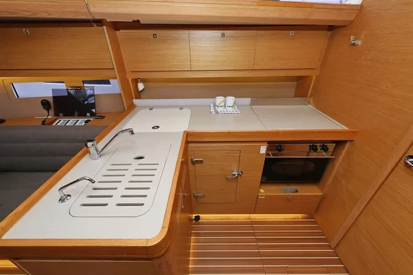 Dufour 412 GL - Boatscribe.com