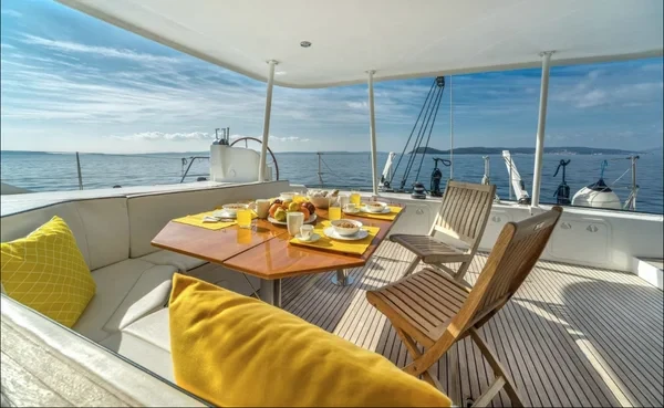 Lagoon 570 - Boatscribe.com