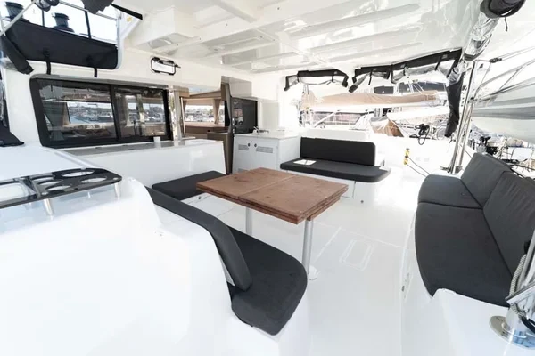 Lagoon 46 - Boatscribe.com