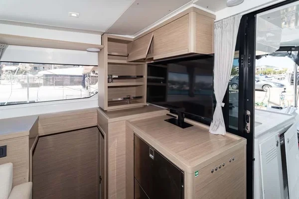 Lagoon 46 - Boatscribe.com