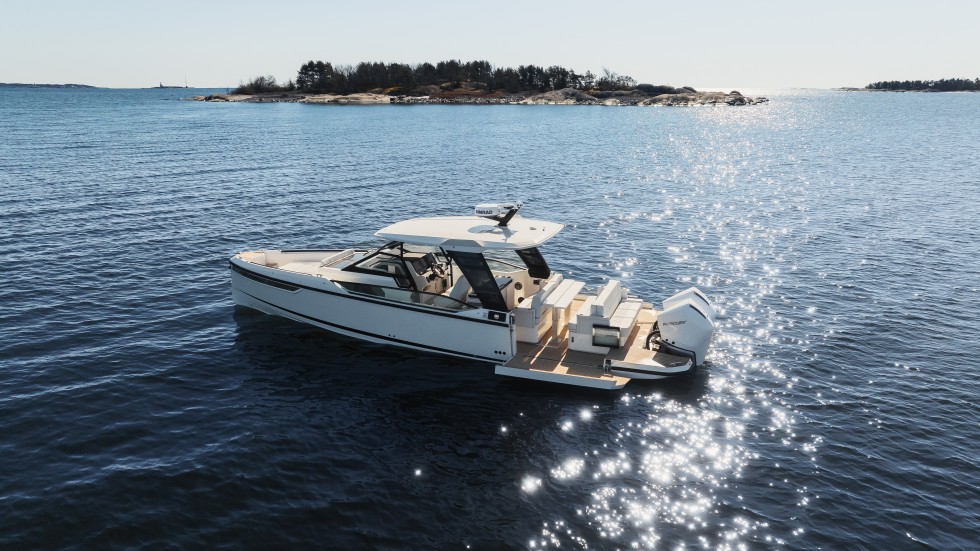 Saxdor 320 GTO - Boatscribe.com