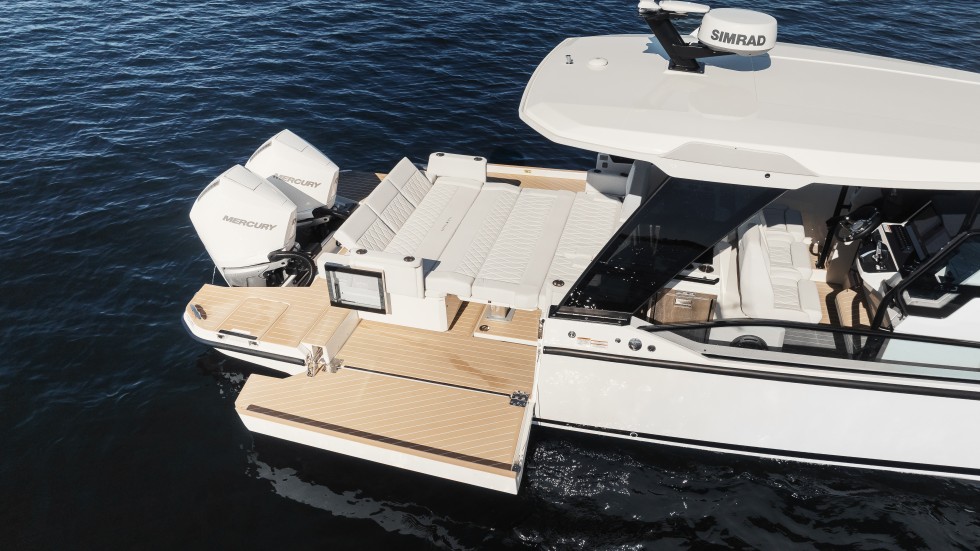 Saxdor 320 GTO - Boatscribe.com