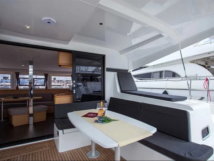 Lagoon 42 - Boatscribe.com