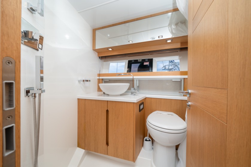 Galeon 430 Skydeck - Boatscribe.com