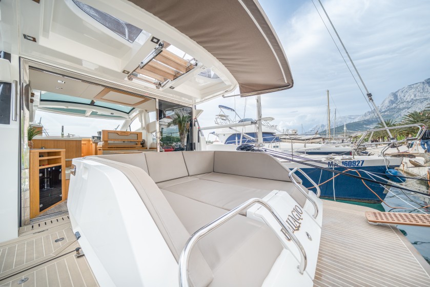 Galeon 430 Skydeck - Boatscribe.com