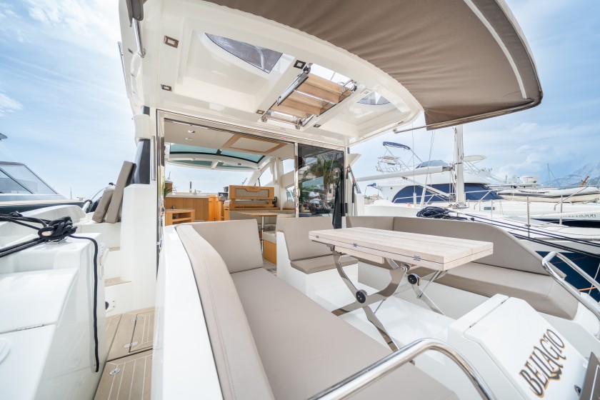 Galeon 430 Skydeck - Boatscribe.com