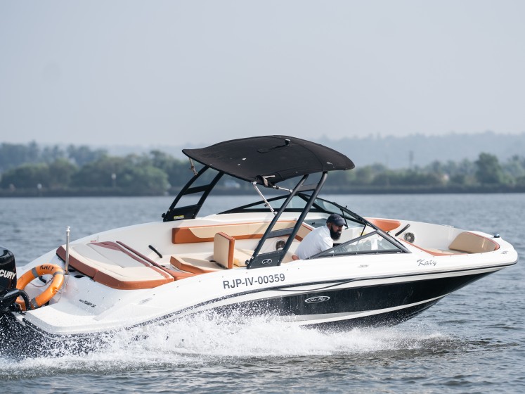 Sea Ray 210 - Boatscribe.com