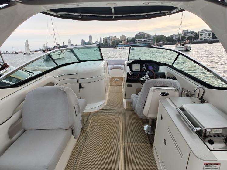 Sea Ray SLX 300 - Boatscribe.com