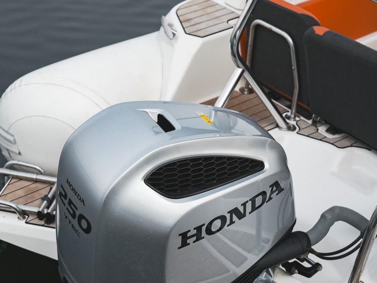 Zodiac Medline 750 - Boatscribe.com