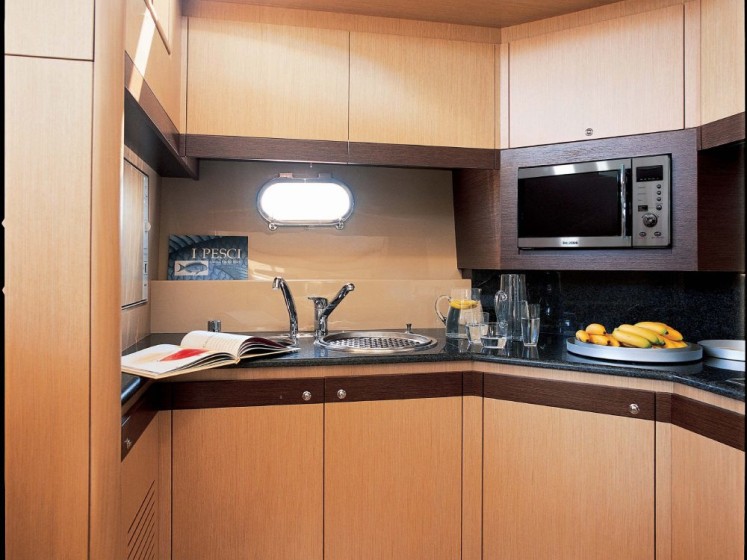 Ferretti 550 - Boatscribe.com