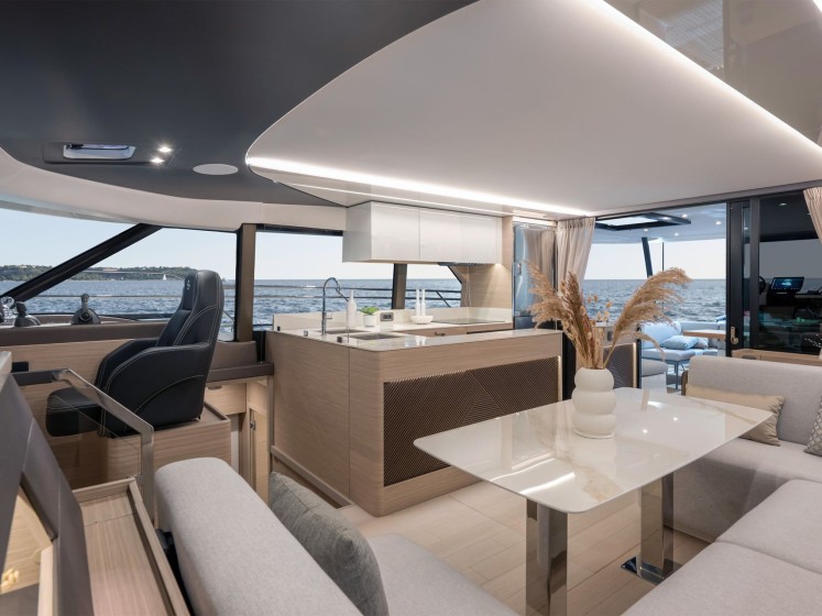 Prestige M48 - Boatscribe.com