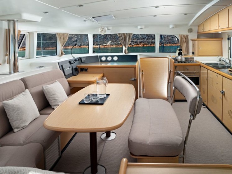Lagoon 42 - Boatscribe.com