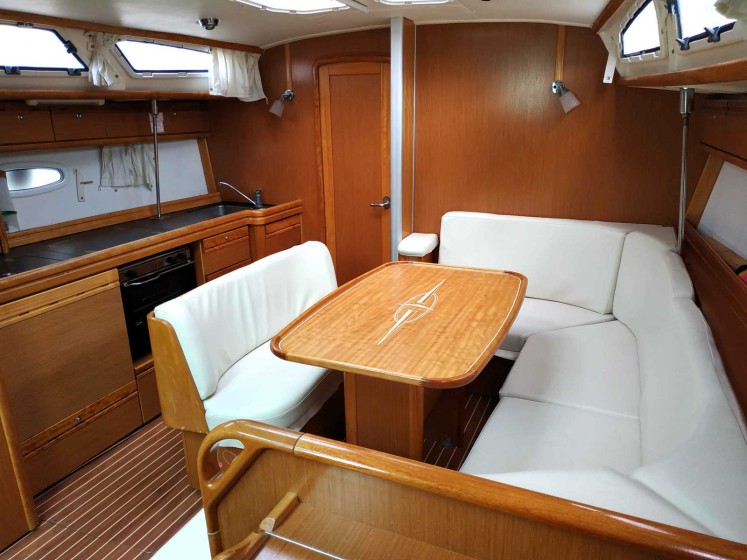 Bavaria 40 Cruiser - Boatscribe.com