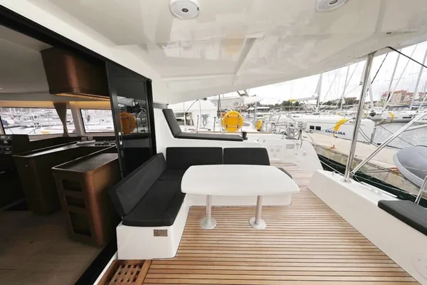 Lagoon 42 - Boatscribe.com