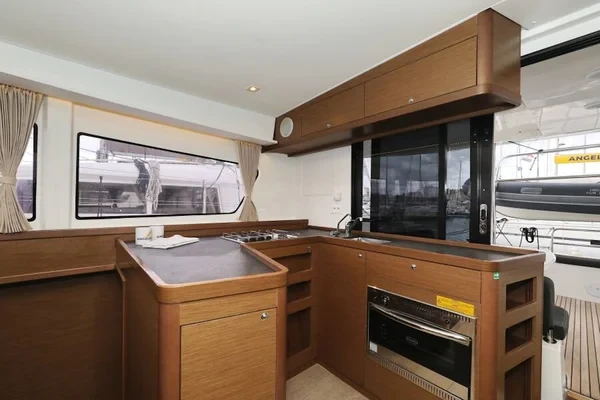 Lagoon 42 - Boatscribe.com