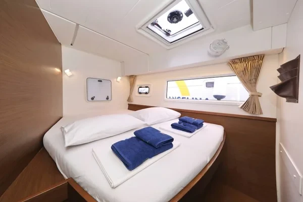 Lagoon 42 - Boatscribe.com