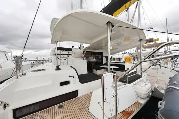 Lagoon 42 - Boatscribe.com
