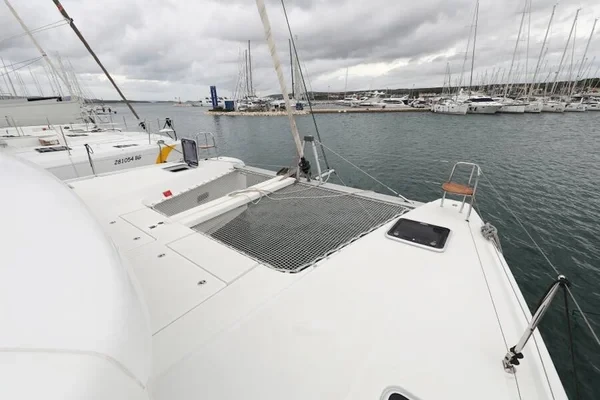 Lagoon 42 - Boatscribe.com