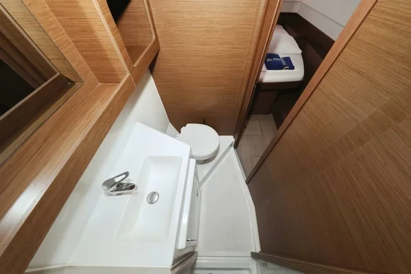 Lagoon 42 - Boatscribe.com