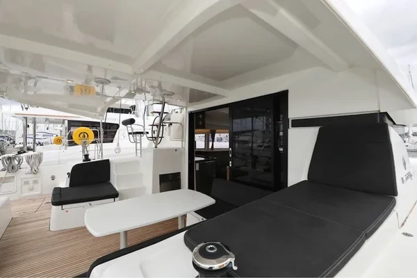 Lagoon 42 - Boatscribe.com